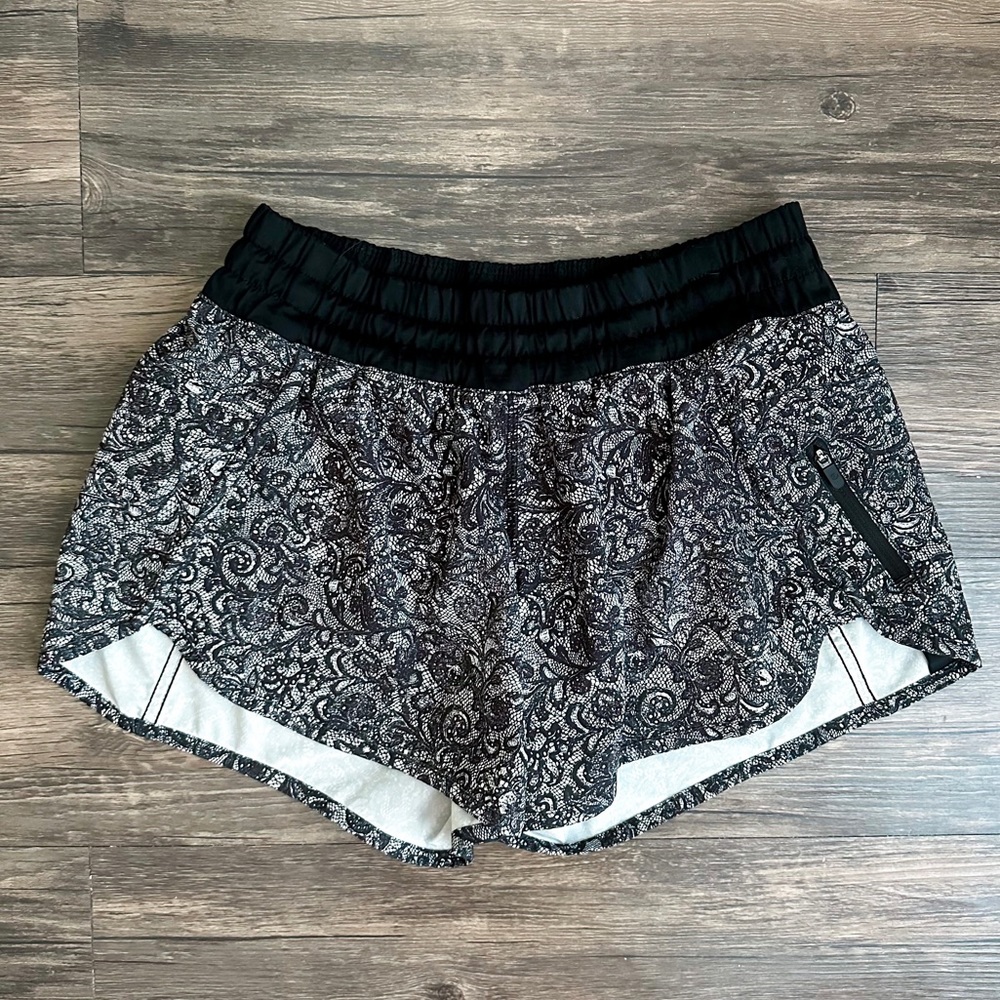 LULULEMON Hotty Hot Short